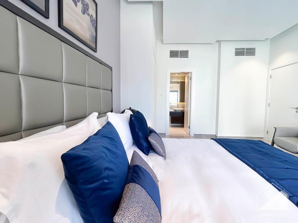 Luxury Stay At Damac Majestine With Balcony & Views Dubai Eksteriør bilde